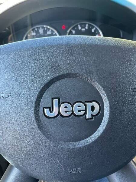 Used 2010 Jeep Liberty Limited w/ Tire & Wheel Group RWD image 21