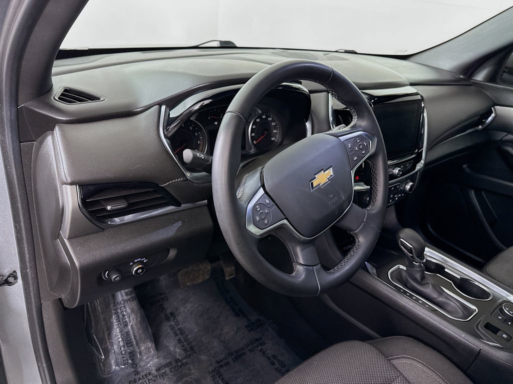 Used 2023 Chevrolet Traverse LT image 15