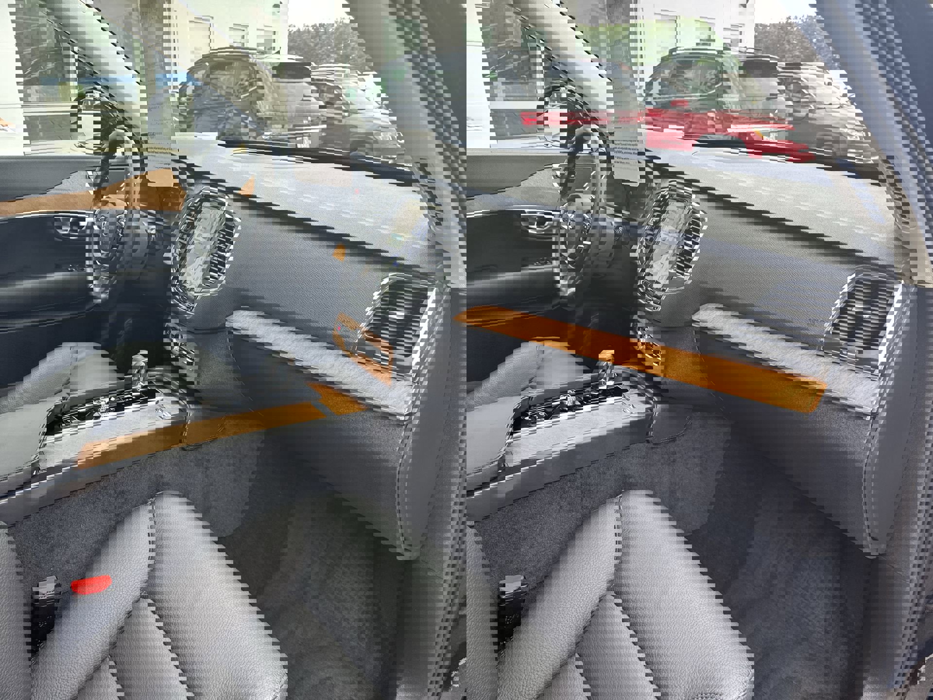 Used 2025 Volvo XC90 T8 Core w/ Protection Package Premier image 28