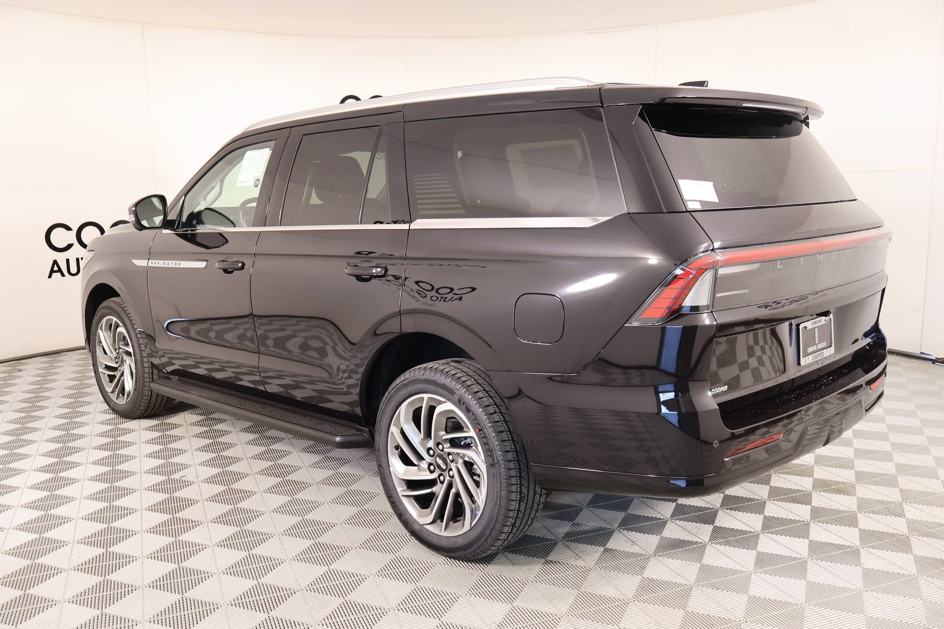 New 2026 Lincoln Navigator Premiere AWD/4WD image 23