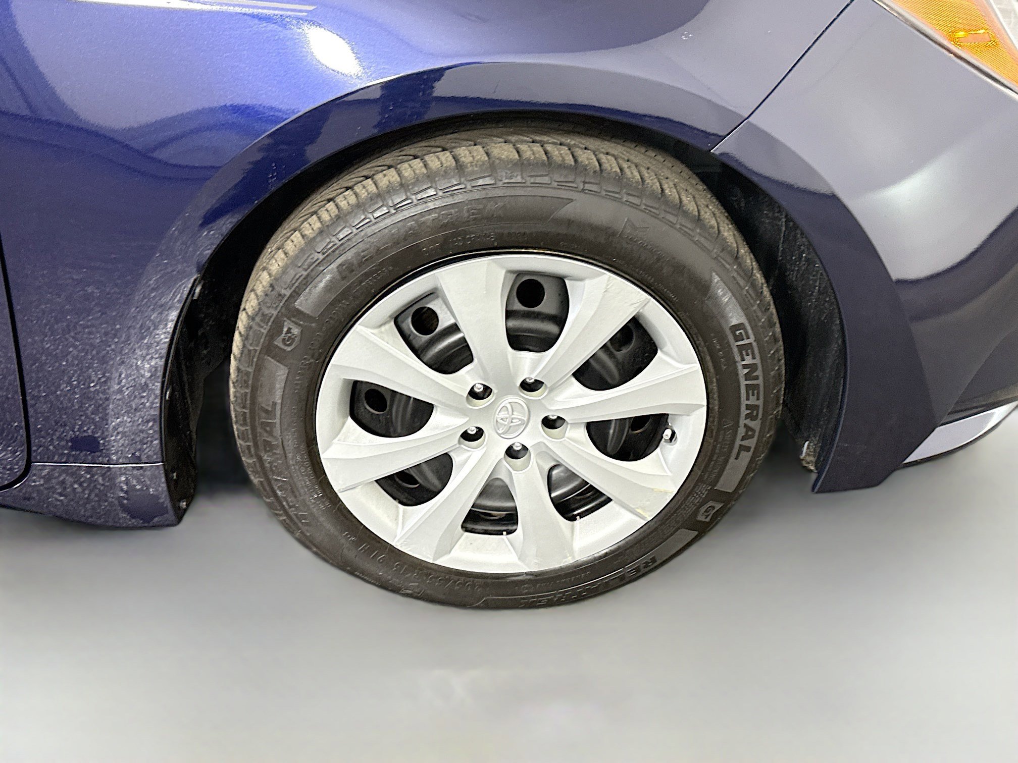 Used 2021 Toyota Corolla LE image 31