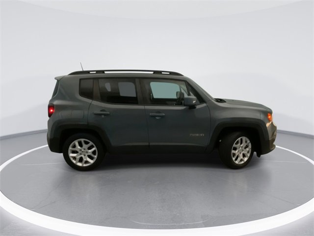 Used 2018 Jeep Renegade Latitude w/ Popular Equipment Group image 5