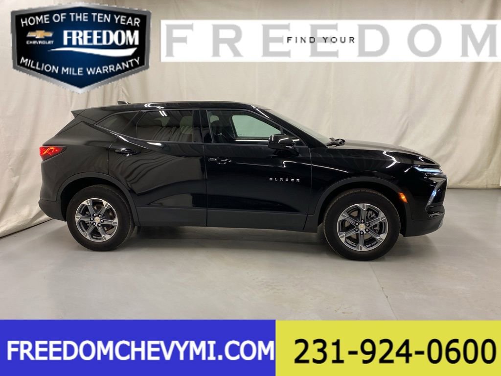 Used 2025 Chevrolet Blazer LT image 9