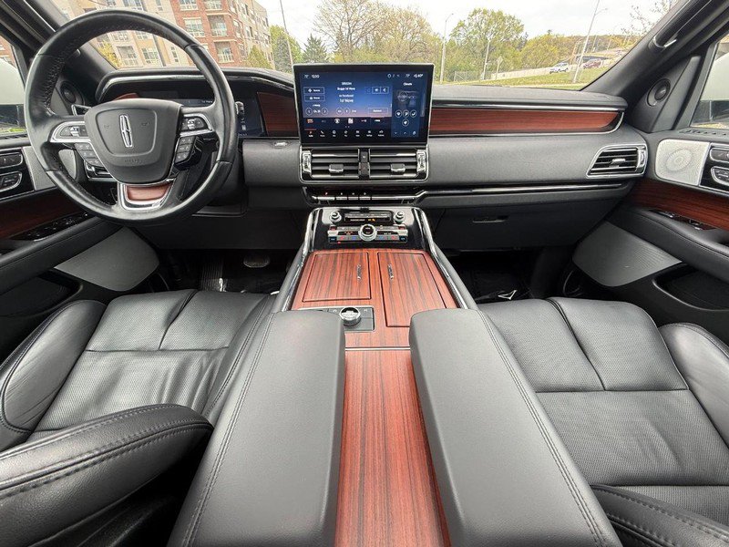 Certified 2024 Lincoln Navigator Reserve AWD/4WD image 12