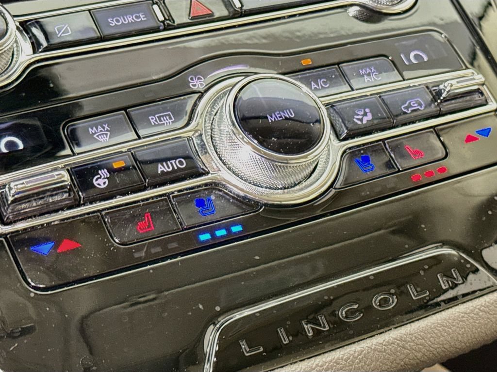 Used 2020 Lincoln Corsair Reserve w/ Equipment Group 201A FWD image 21