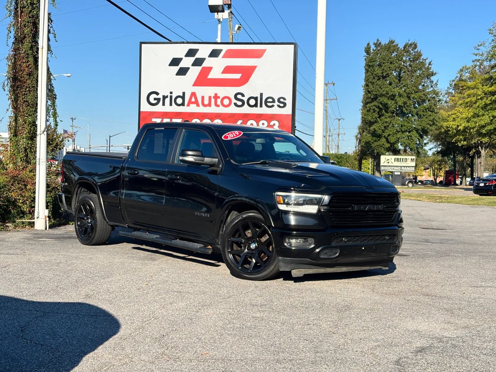 Used 2019 RAM 1500 Laramie AWD/4WD image 1