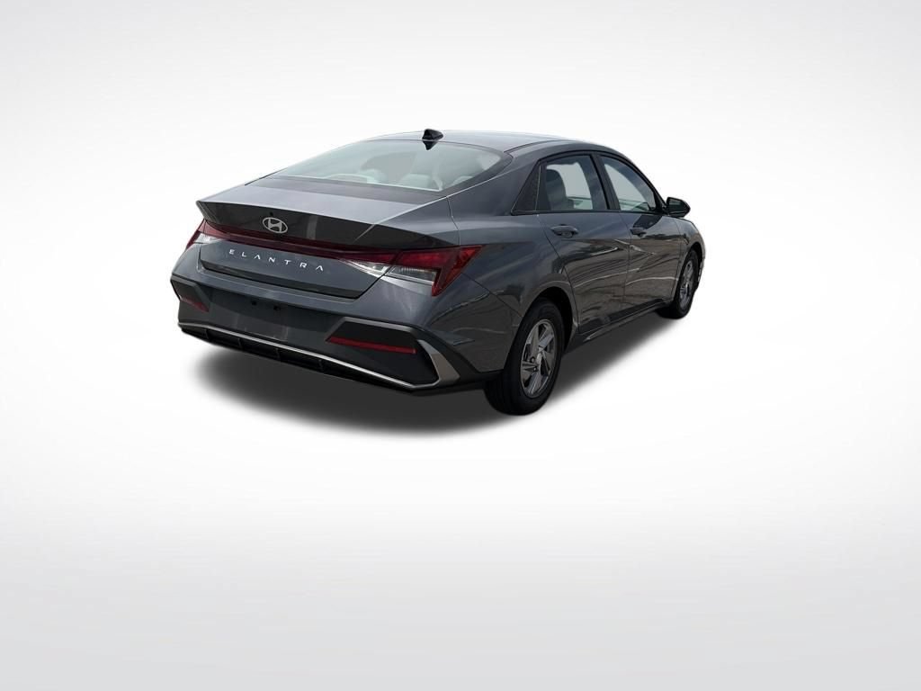 Used 2025 Hyundai Elantra SE FWD image 5