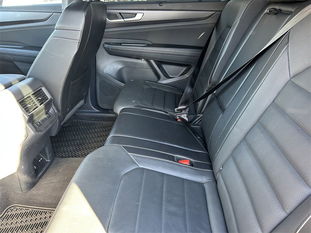 Used 2024 Volkswagen Atlas Cross Sport SEL image 17