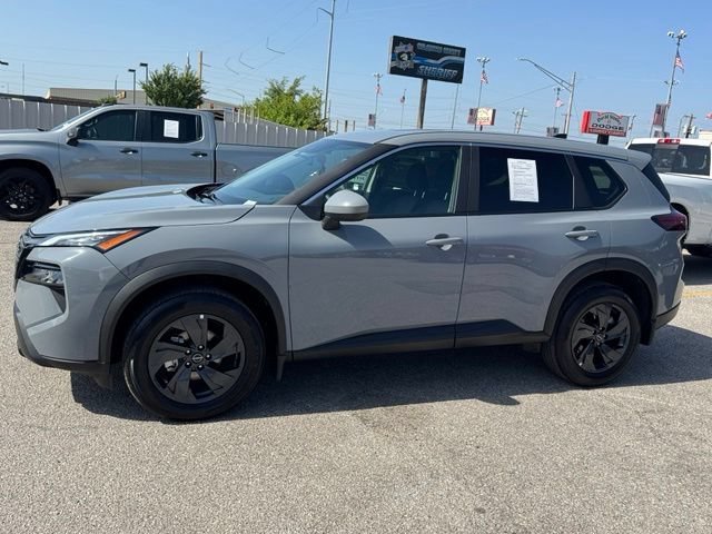 Used 2026 Nissan Rogue SV FWD image 3