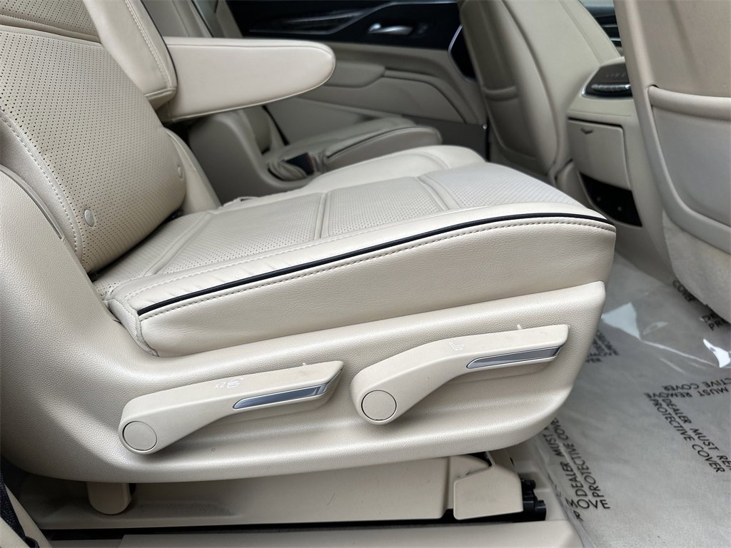 Used 2024 Cadillac Escalade Premium Luxury image 34