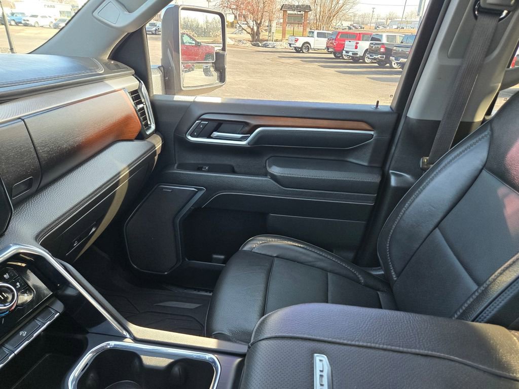 Used 2025 GMC Sierra 2500 Denali image 12
