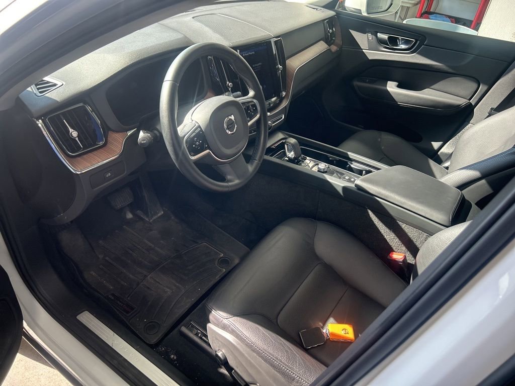 Used 2023 Volvo XC60 B5 Plus AWD/4WD image 2