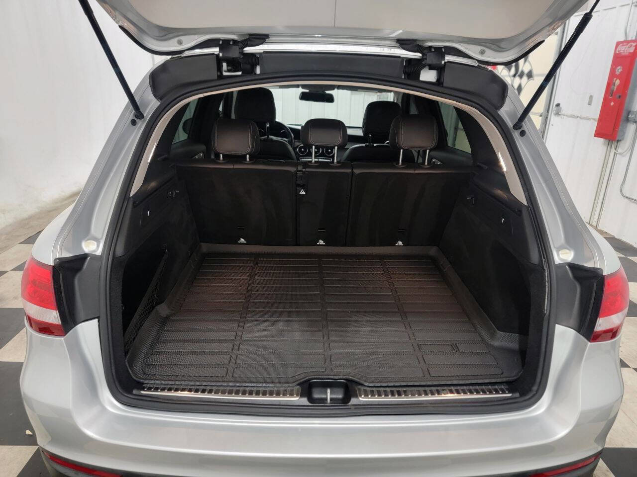 Used 2017 Mercedes-Benz GLC 300 4MATIC image 19