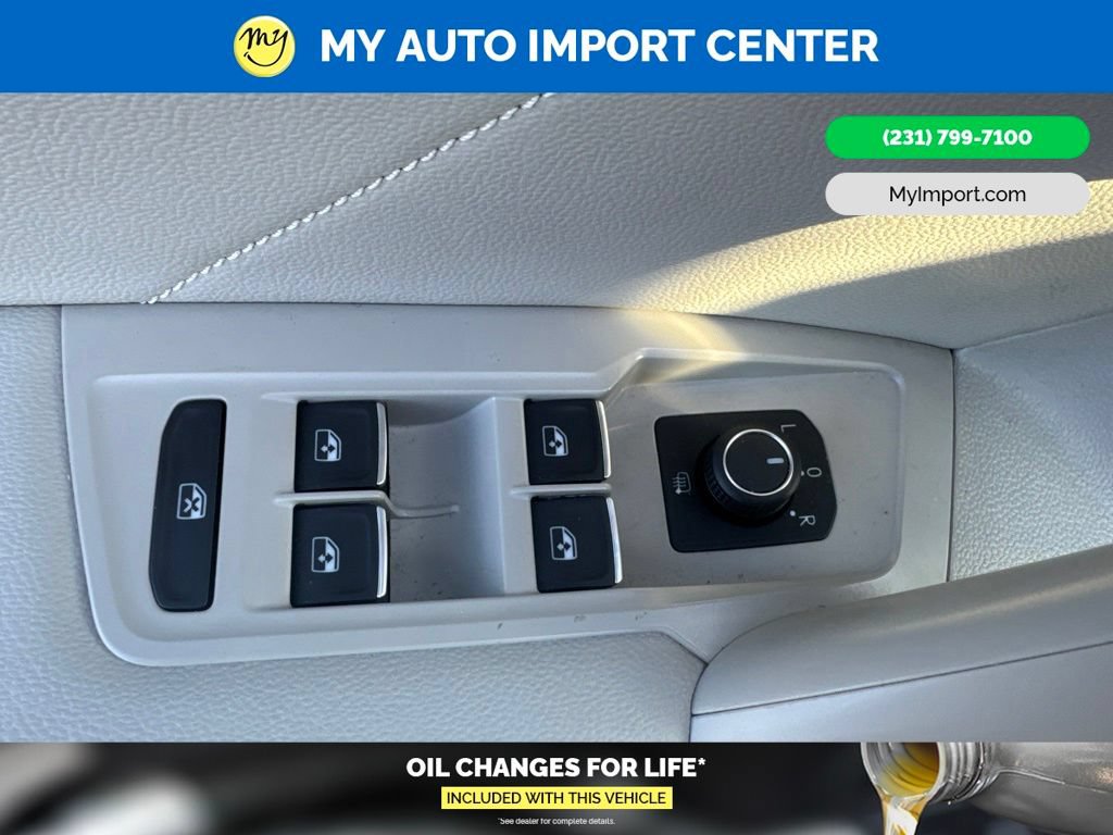 Used 2024 Volkswagen Tiguan SE w/ Panoramic Sunroof Package AWD/4WD image 11