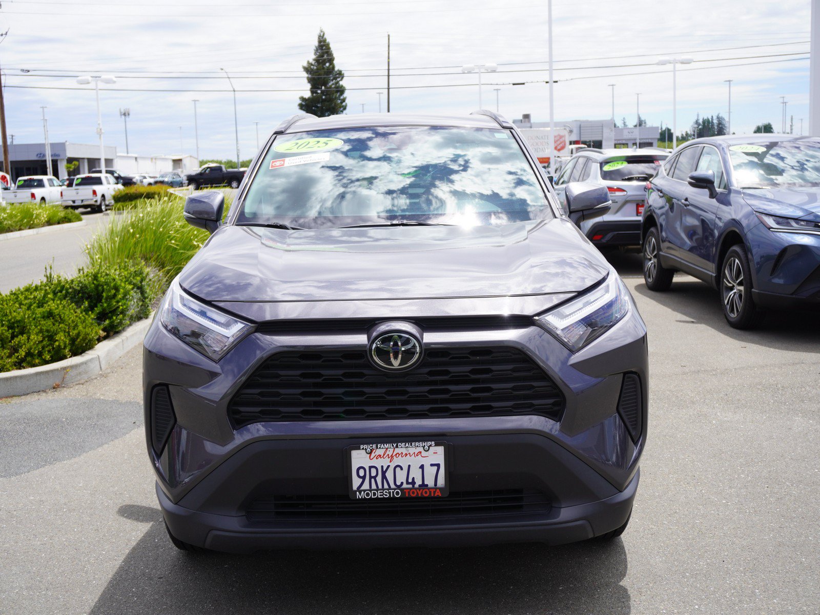 Used 2025 Toyota RAV4 XLE AWD/4WD image 4