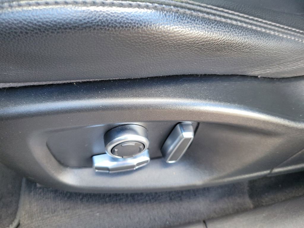 Used 2020 Jaguar F-PACE Premium image 16