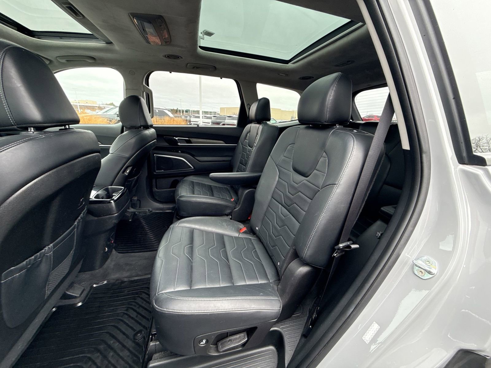 Used 2022 Kia Telluride SX w/ SX Prestige Package image 24