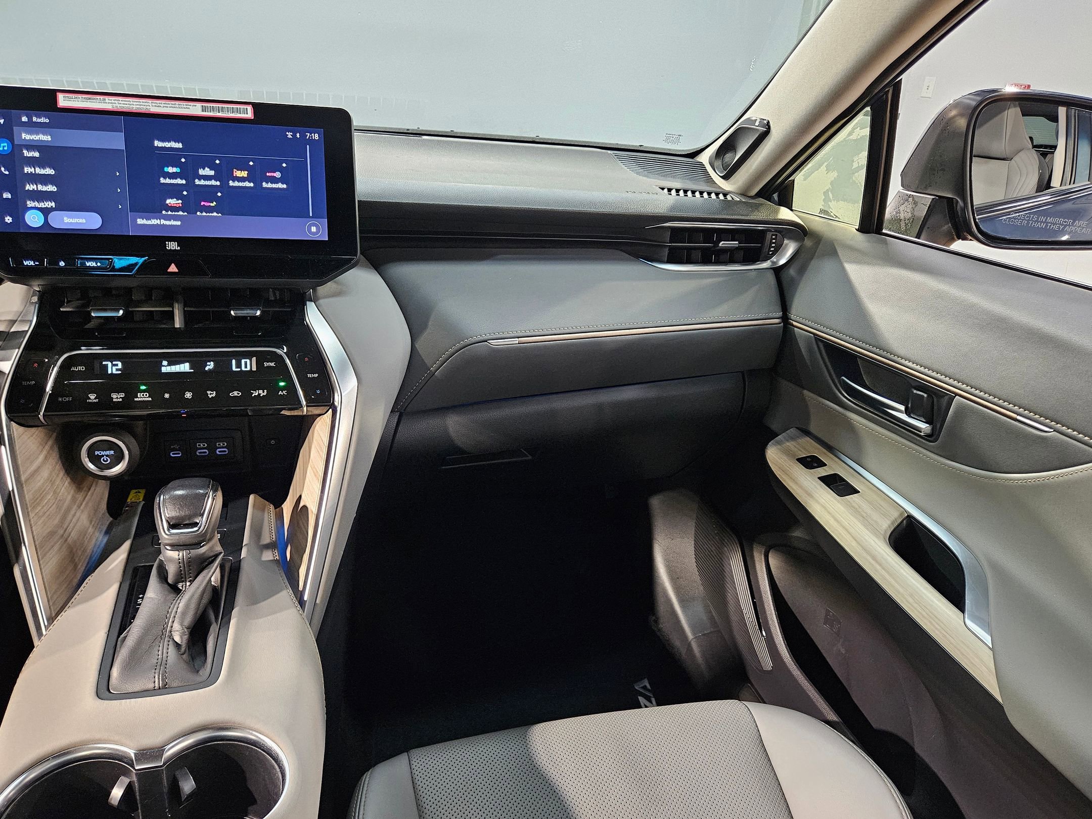 Used 2023 Toyota Venza Limited image 11