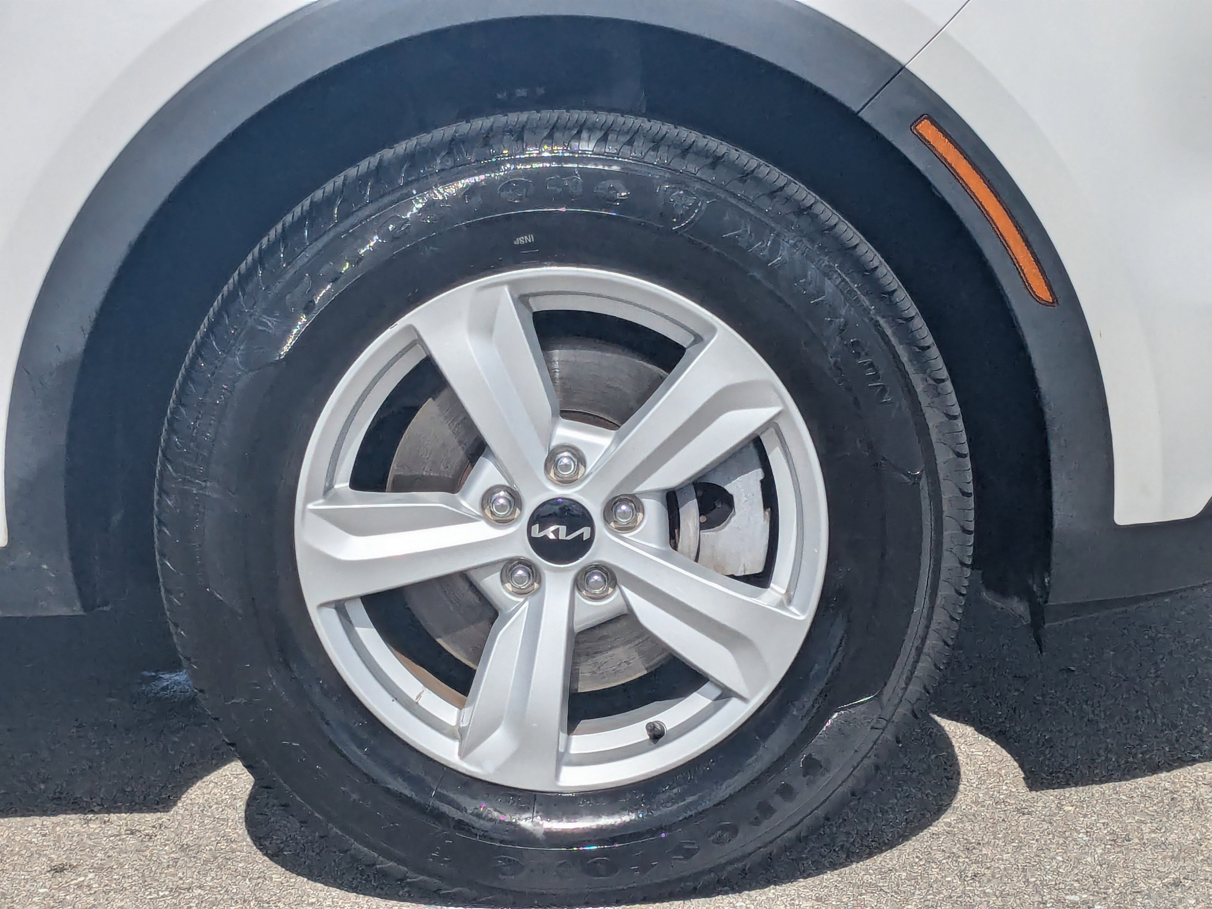 Used 2022 Kia Sorento LX image 11