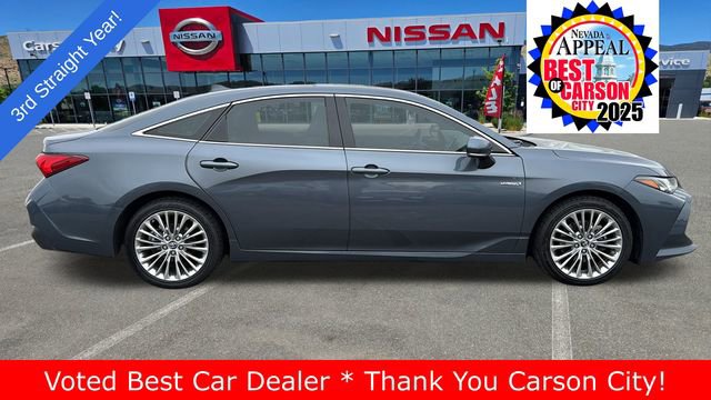 Used 2019 Toyota Avalon XLE image 2