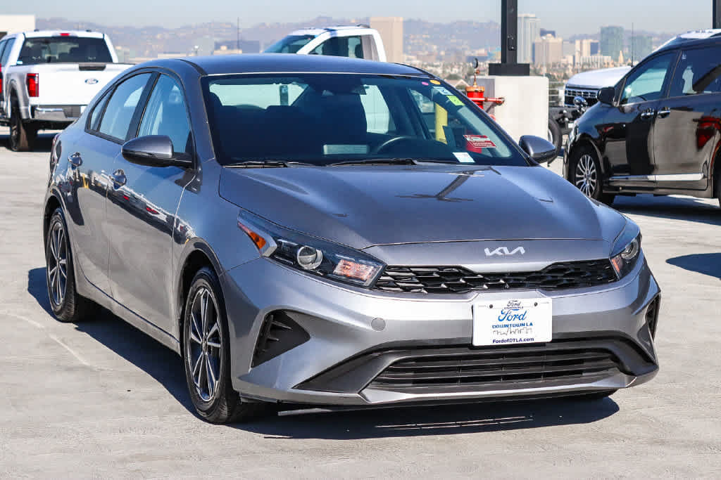 Used 2023 Kia Forte LXS w/ LXS Technology Package FWD image 3