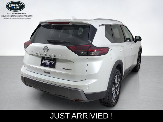 Used 2026 Nissan Rogue SL AWD/4WD image 3