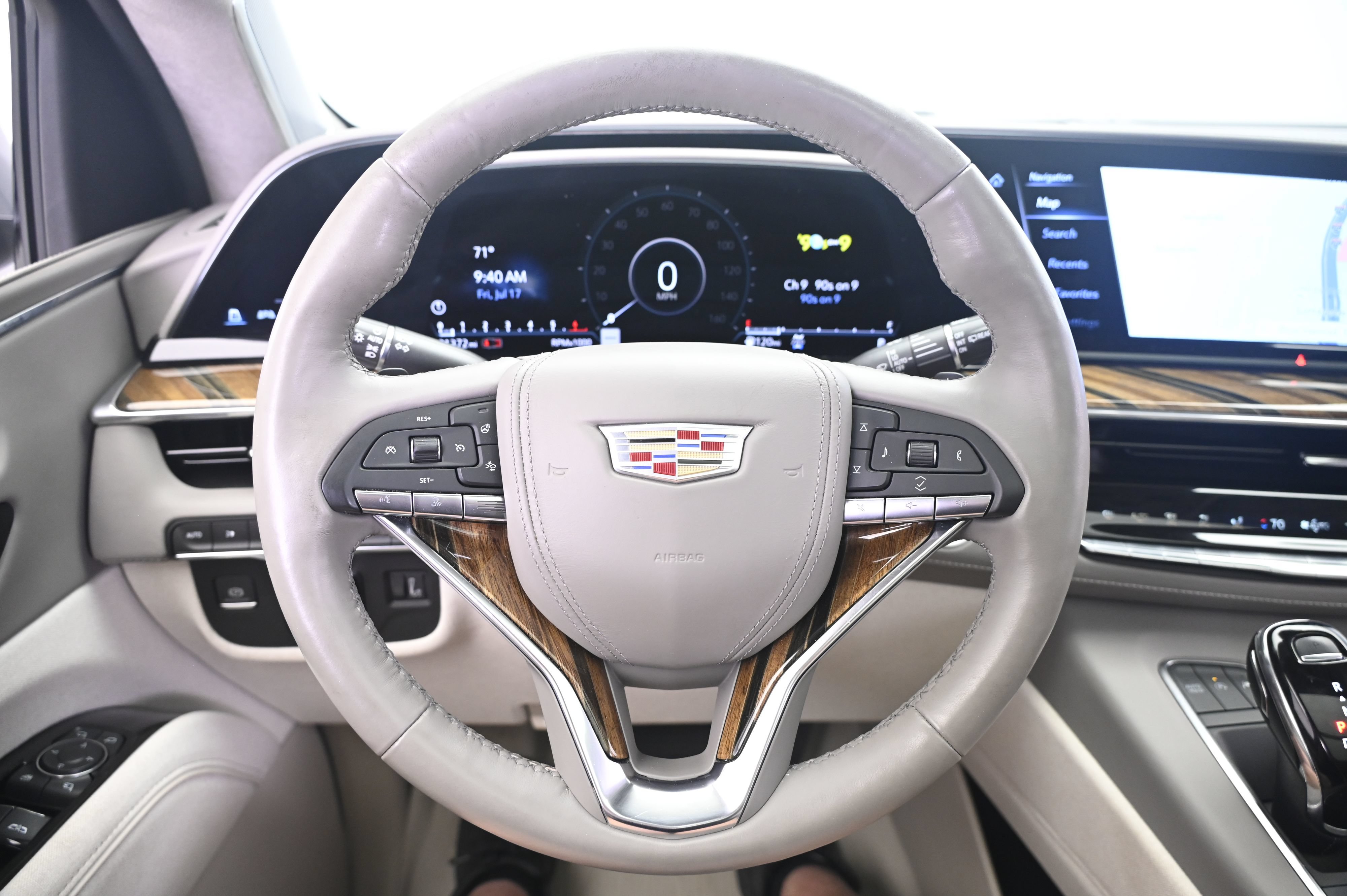 Used 2022 Cadillac Escalade ESV Premium Luxury Platinum AWD/4WD image 36