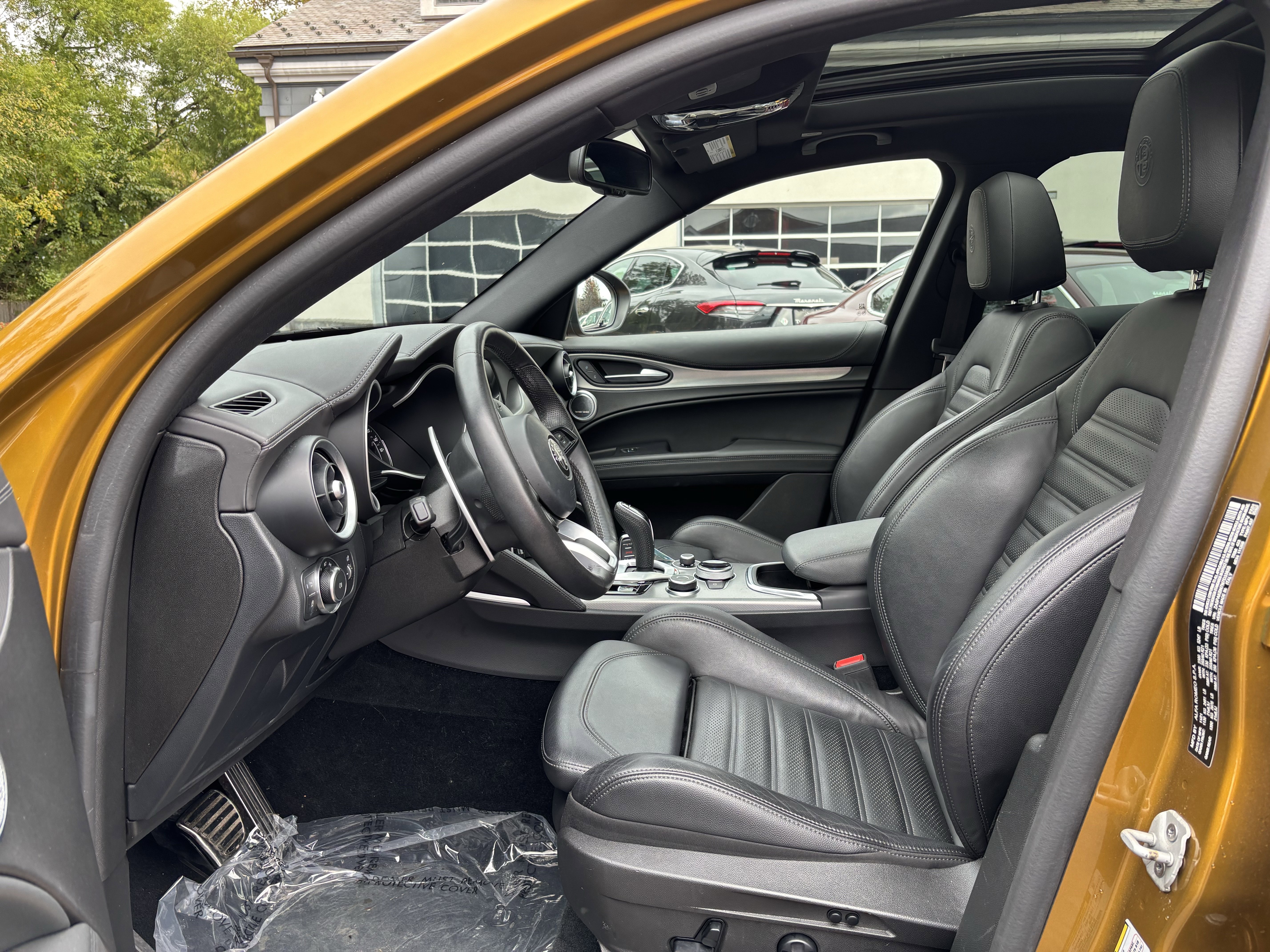 Used 2022 Alfa Romeo Stelvio Veloce AWD/4WD image 14