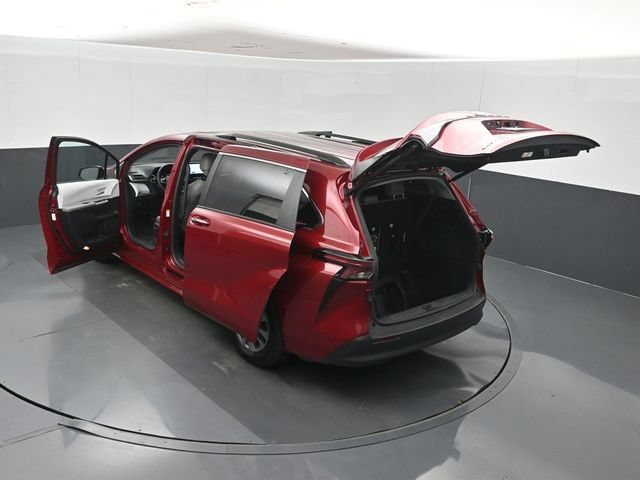 Used 2025 Toyota Sienna XLE FWD image 58