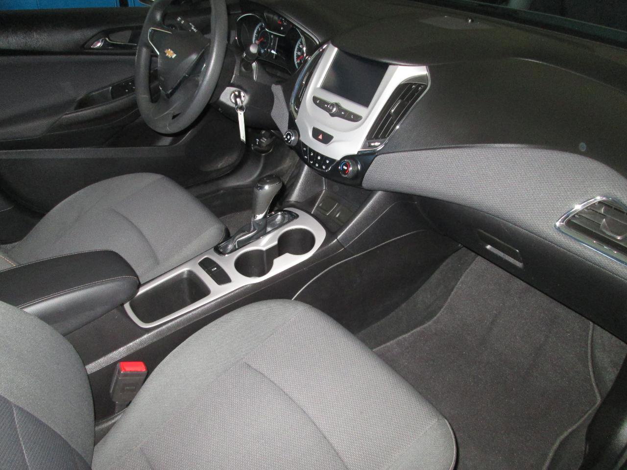 Used 2018 Chevrolet Cruze LS image 21