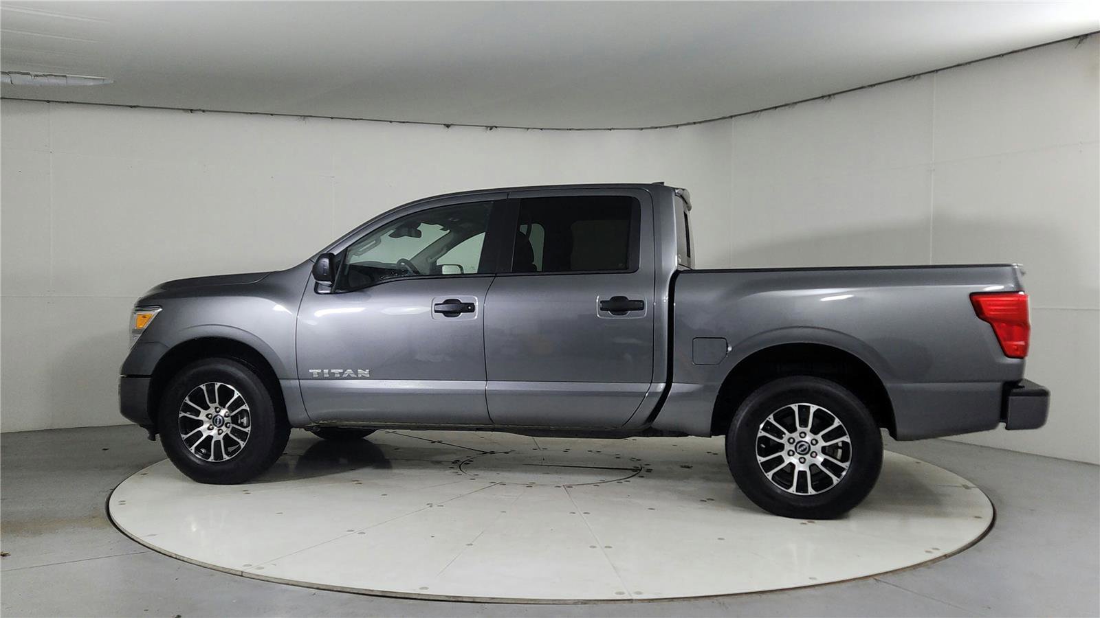 Certified 2024 Nissan Titan SV image 4