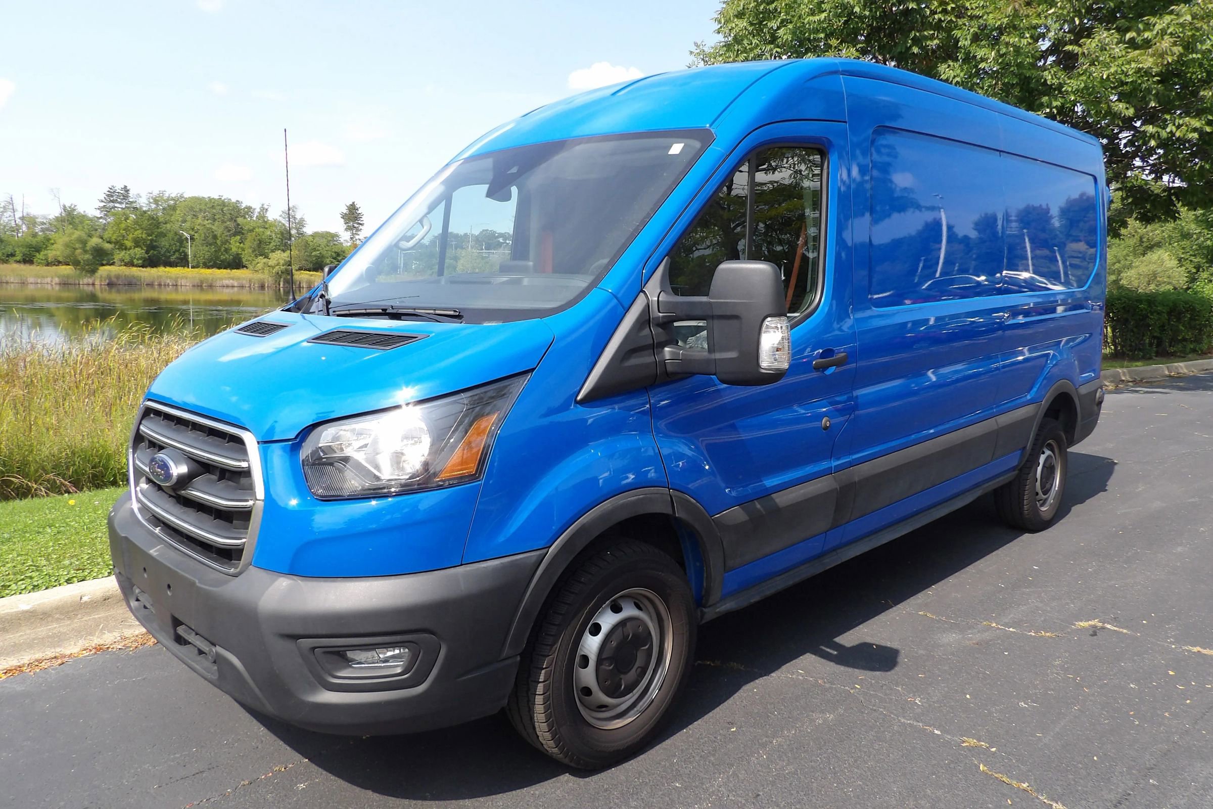 Used 2020 Ford Transit 250 Medium Roof RWD image 3