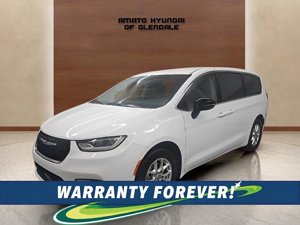 Used 2024 Chrysler Pacifica Touring-L image 1