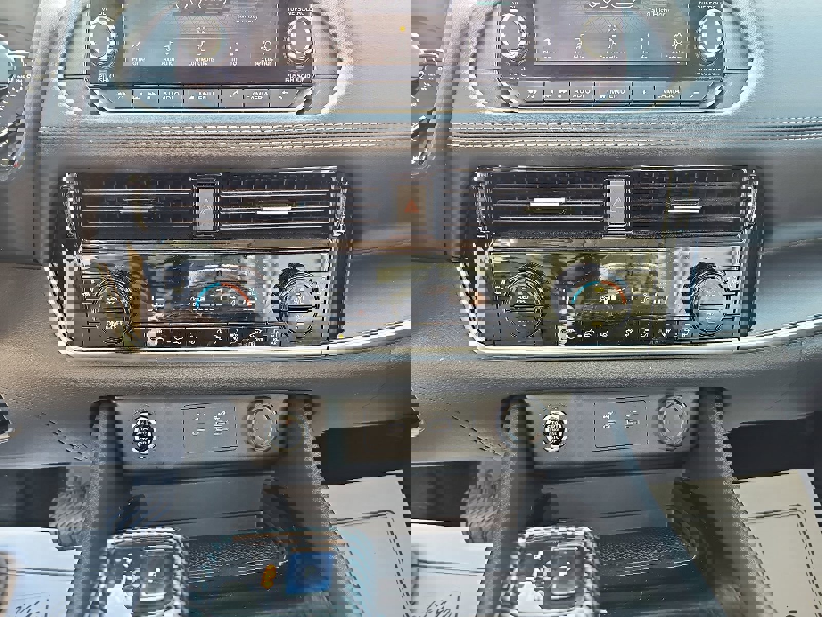 Used 2021 Nissan Rogue SV w/ Premium Package image 24