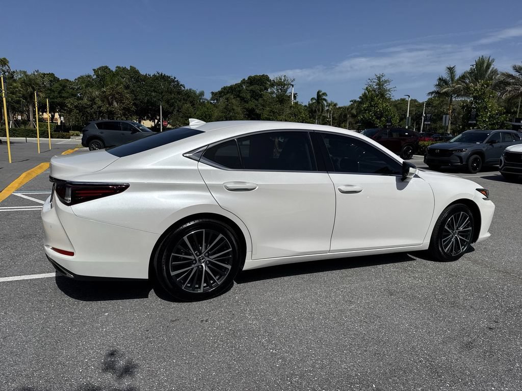 Used 2025 Lexus ES 350 w/ Premium Package FWD image 4
