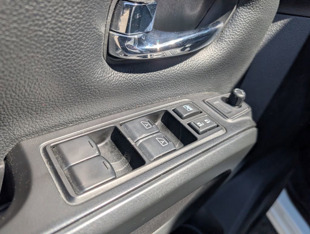 Used 2018 Nissan Titan SV w/ SV Convenience Package image 10