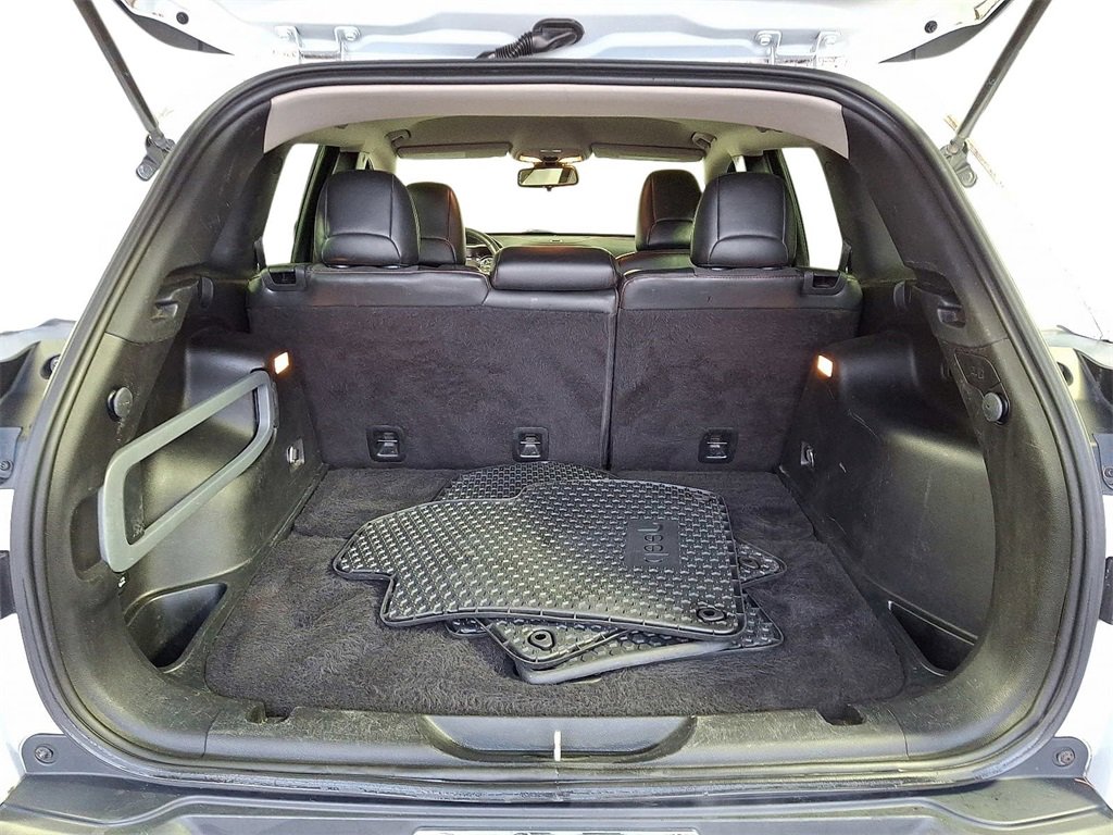 Used 2015 Jeep Cherokee Trailhawk w/ Cold Weather Group image 29