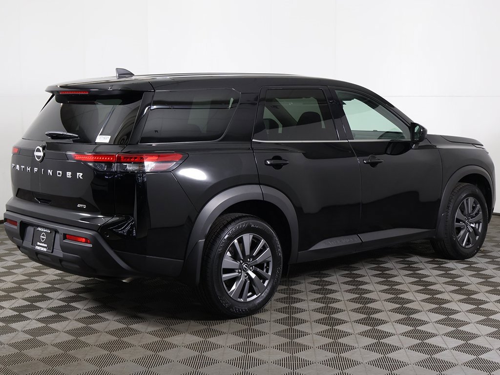Used 2024 Nissan Pathfinder S image 7