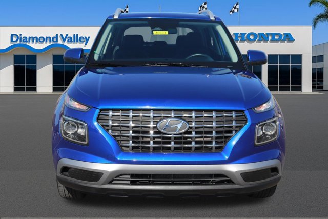 Used 2025 Hyundai Venue SEL video 2