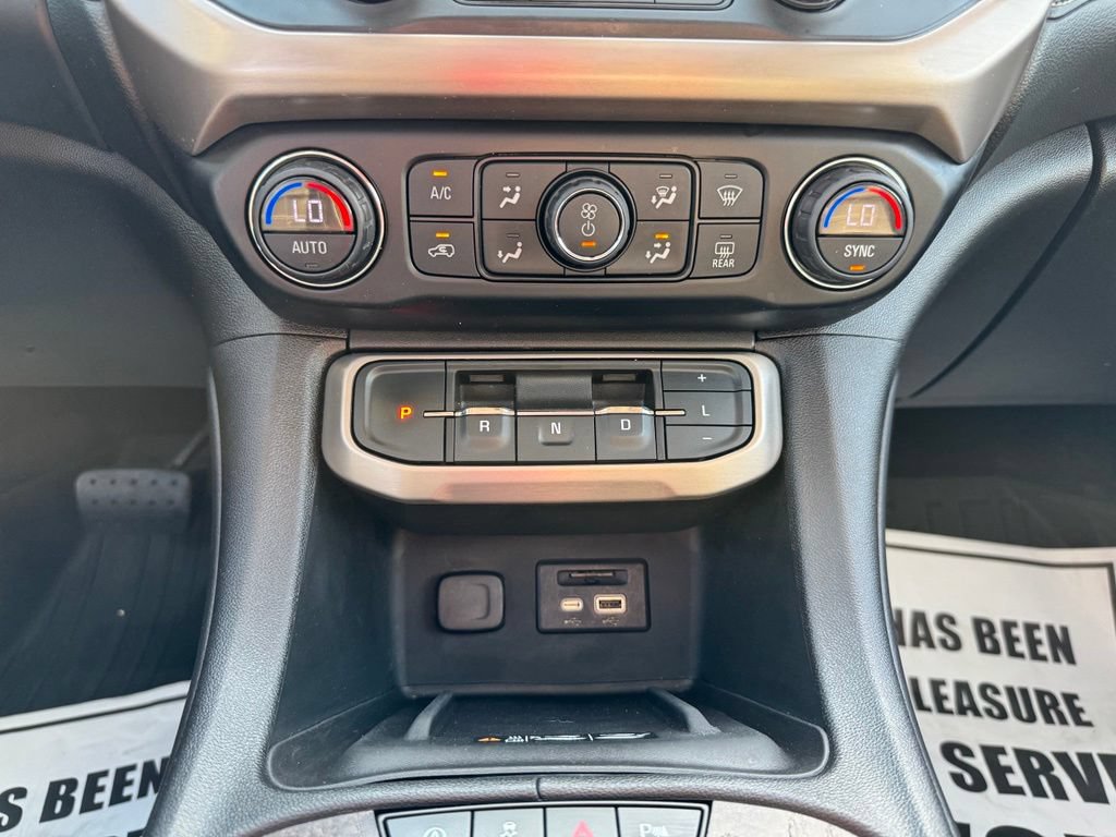 Certified 2021 GMC Acadia Denali w/ Denali Ultimate Package AWD/4WD image 29