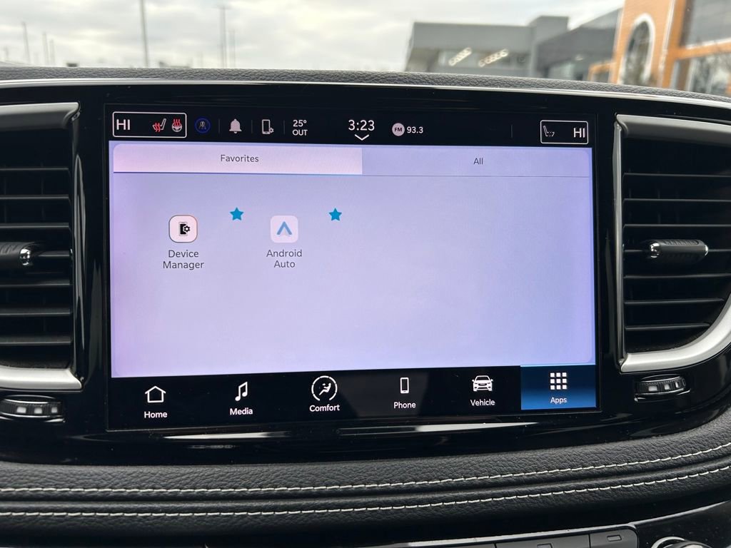 Certified 2023 Chrysler Pacifica Touring-L image 22