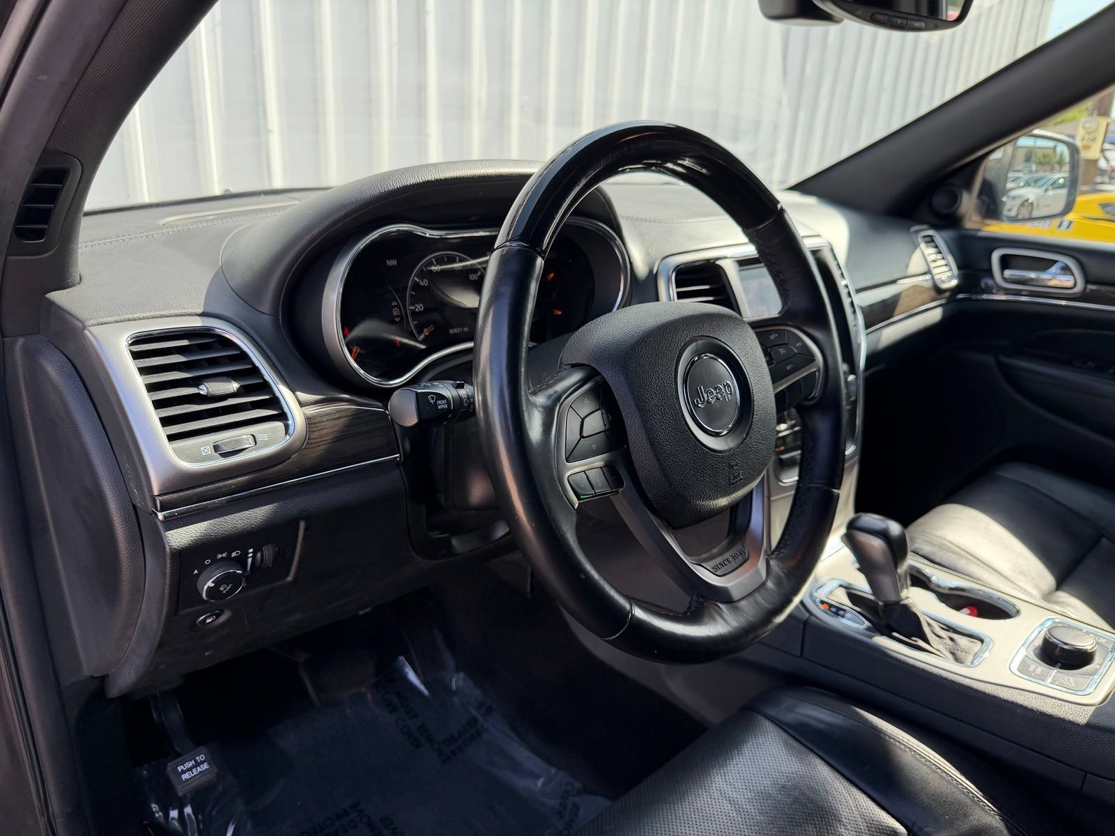Used 2018 Jeep Grand Cherokee Overland AWD/4WD image 18