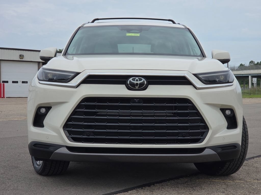 Used 2024 Toyota Grand Highlander AWD Hybrid image 3