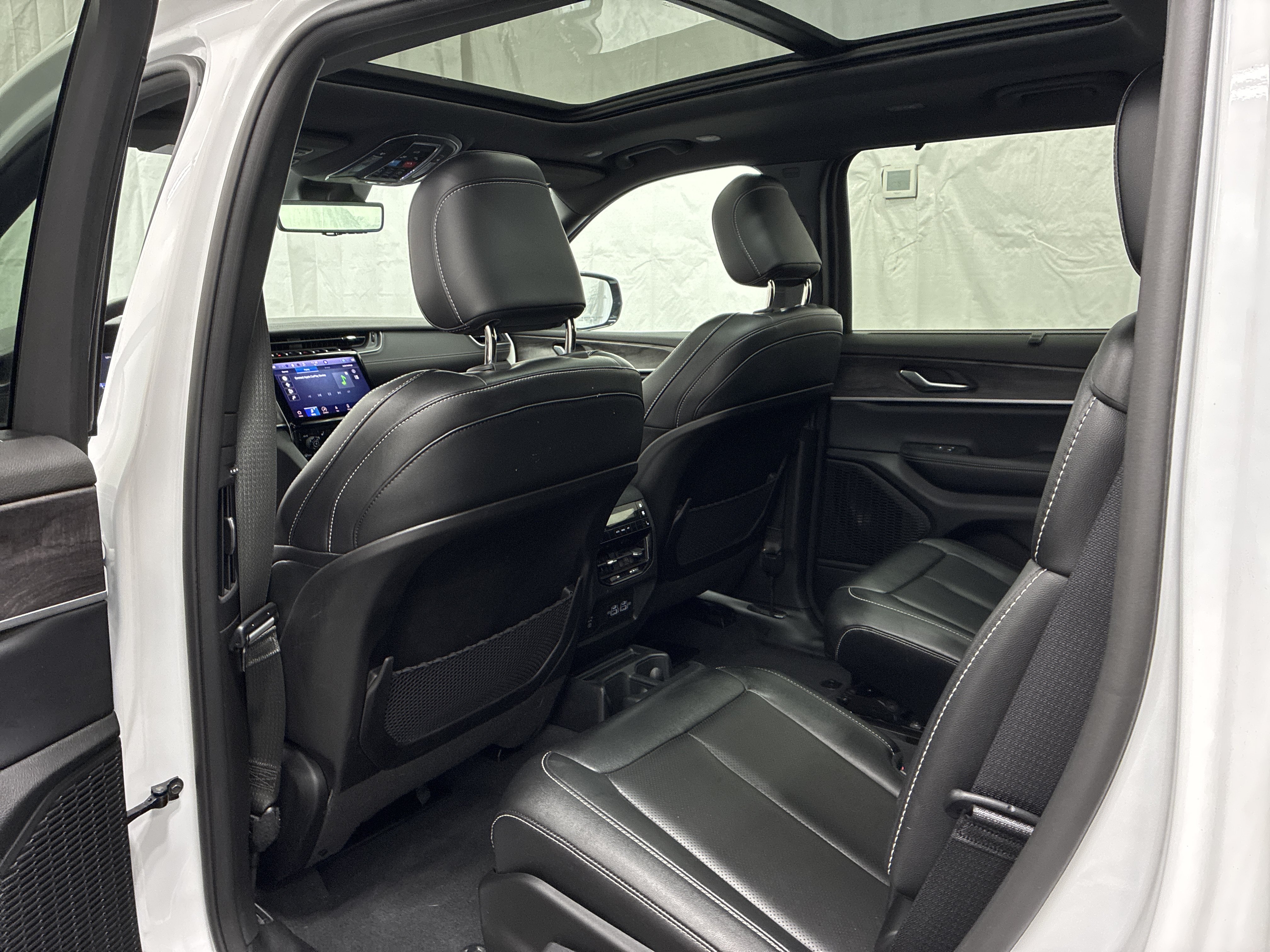 Certified 2024 Jeep Grand Cherokee L Limited w/ Luxury Tech Group II AWD/4WD image 13