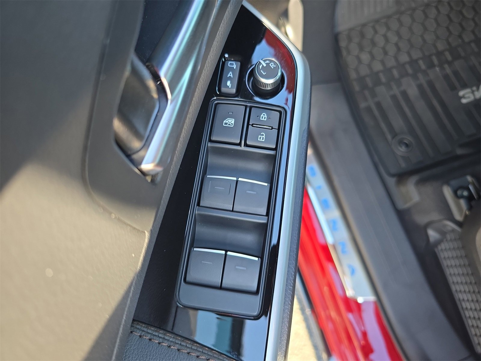 Used 2025 Toyota Sienna Platinum image 14