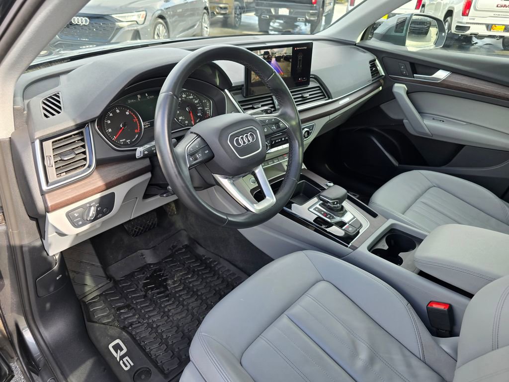 Used 2023 Audi Q5 2.0T Premium w/ Convenience Package image 9
