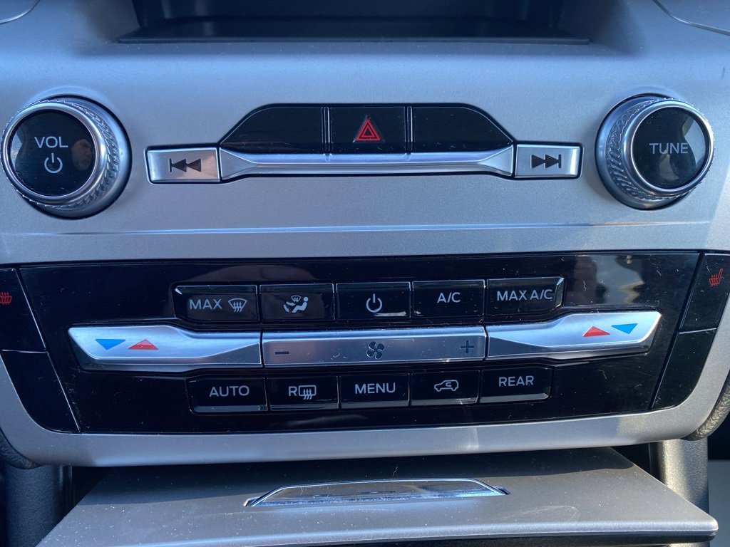 Used 2021 Ford Explorer XLT image 38