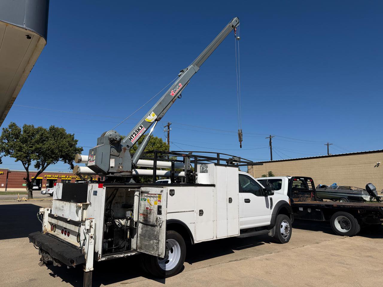 Used 2017 Ford F550 2WD Regular Cab Super Duty image 34