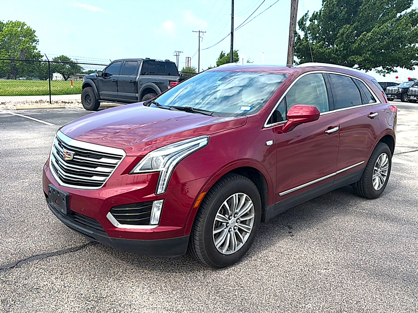 Used 2018 Cadillac XT5 Luxury w/ Driver Awareness Package AWD/4WD image 2
