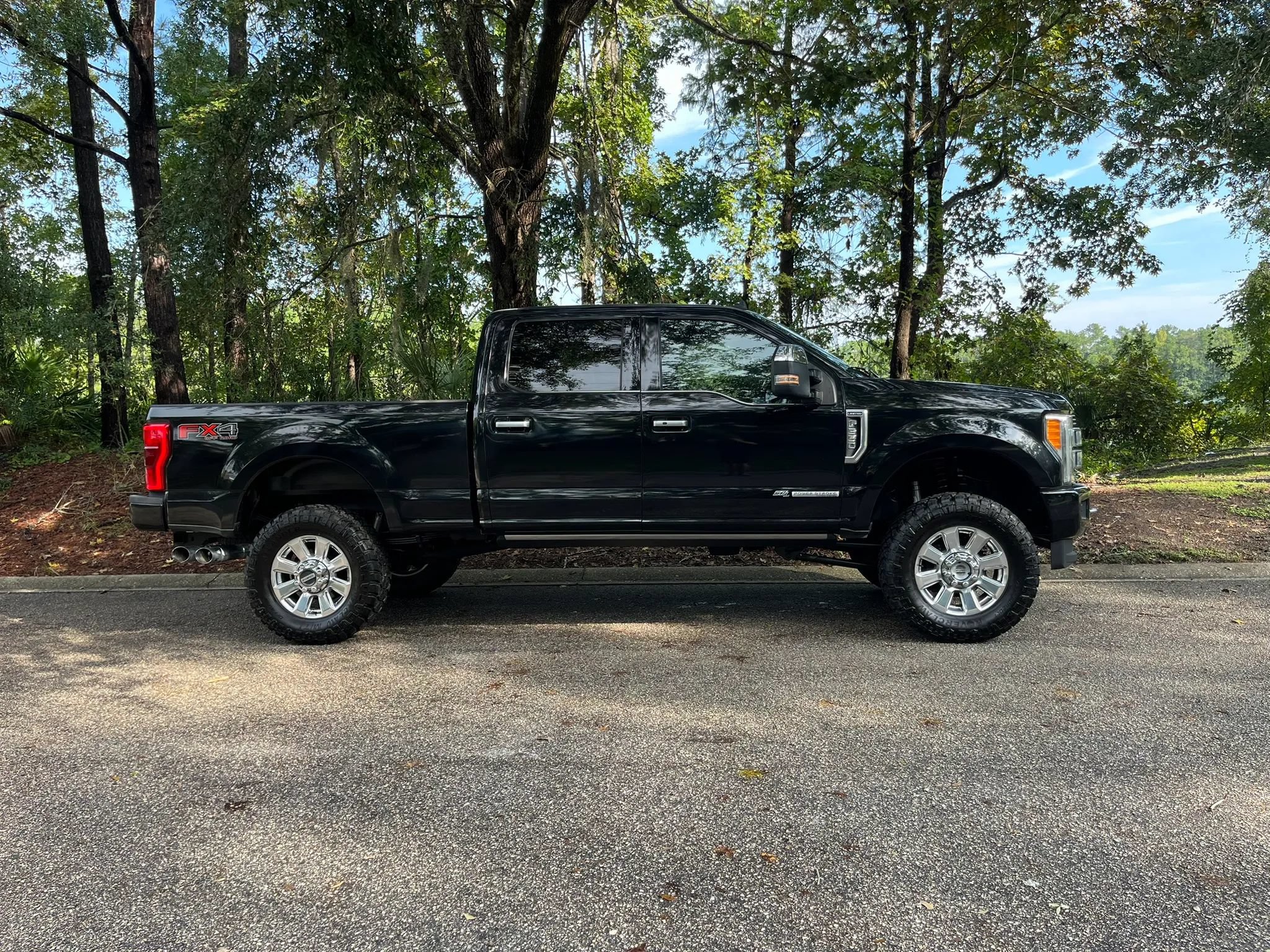 Used 2019 Ford F350 Limited AWD/4WD image 4